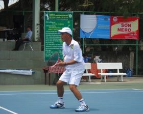 Tham-gia-tai-tro-giai-tennis-nganh-VLXD-nam-2013-tai-Tuy-Hoa-Phu-Yen-4-300x224
